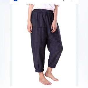 Buykud women Navy Striped  Pants in great condition size M/L